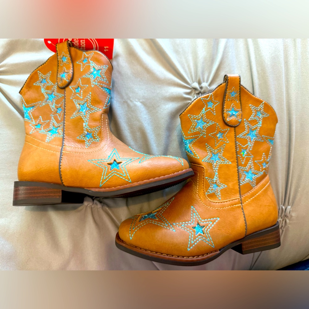 NWT Sparkle star boots
